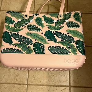 COPY - Like New Bogg Bag